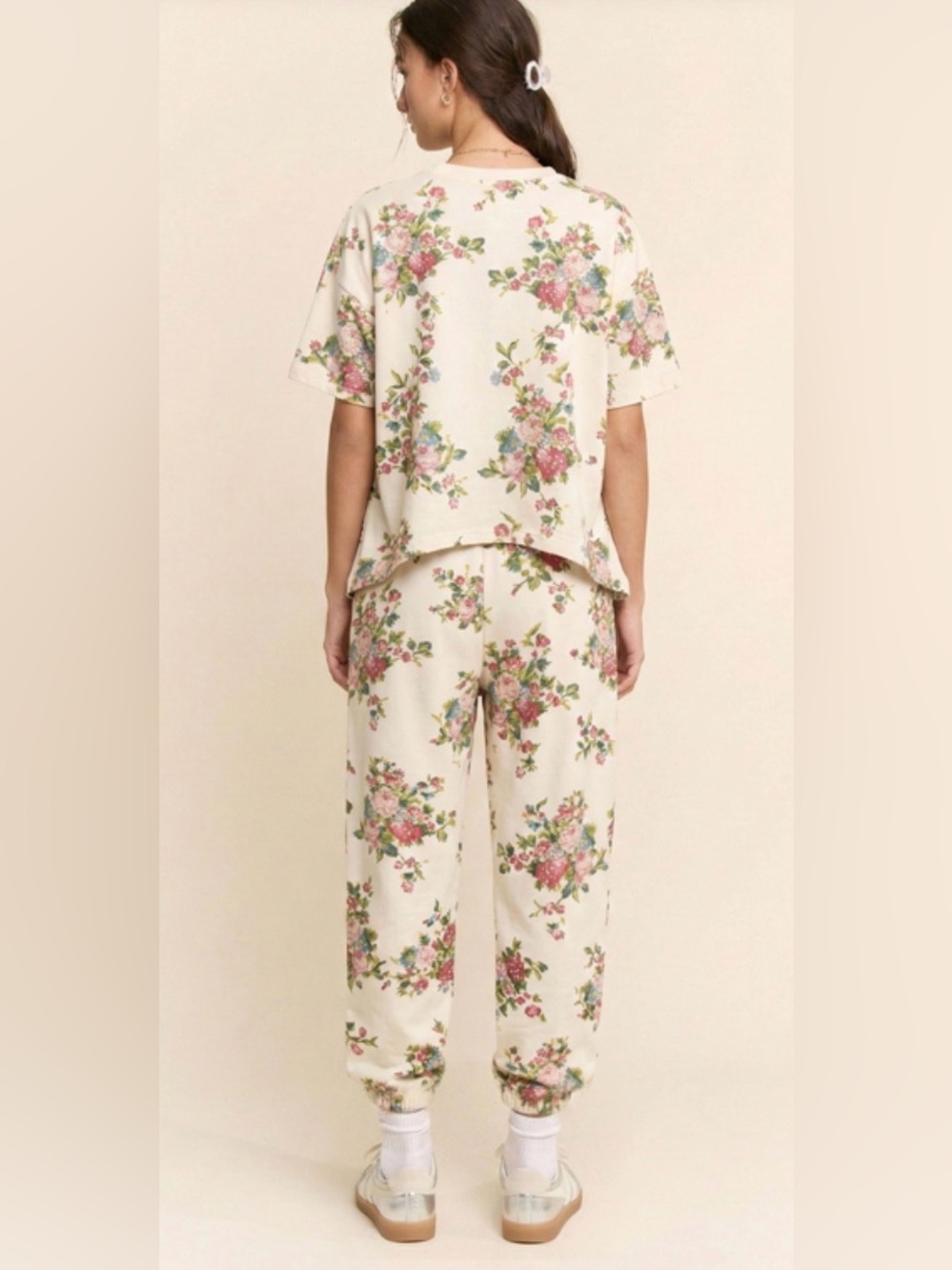 Davi & Dani Floral Two-Piece Lounge Set in Cream and Pink. Scuba Set- Oversized - Picture 4 of 4
